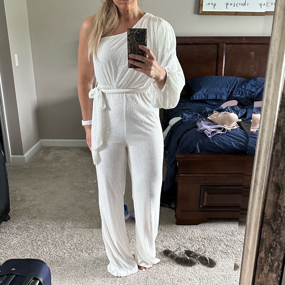 White sequin pant suit. Worn once for 5 minutes. Excellent new condition